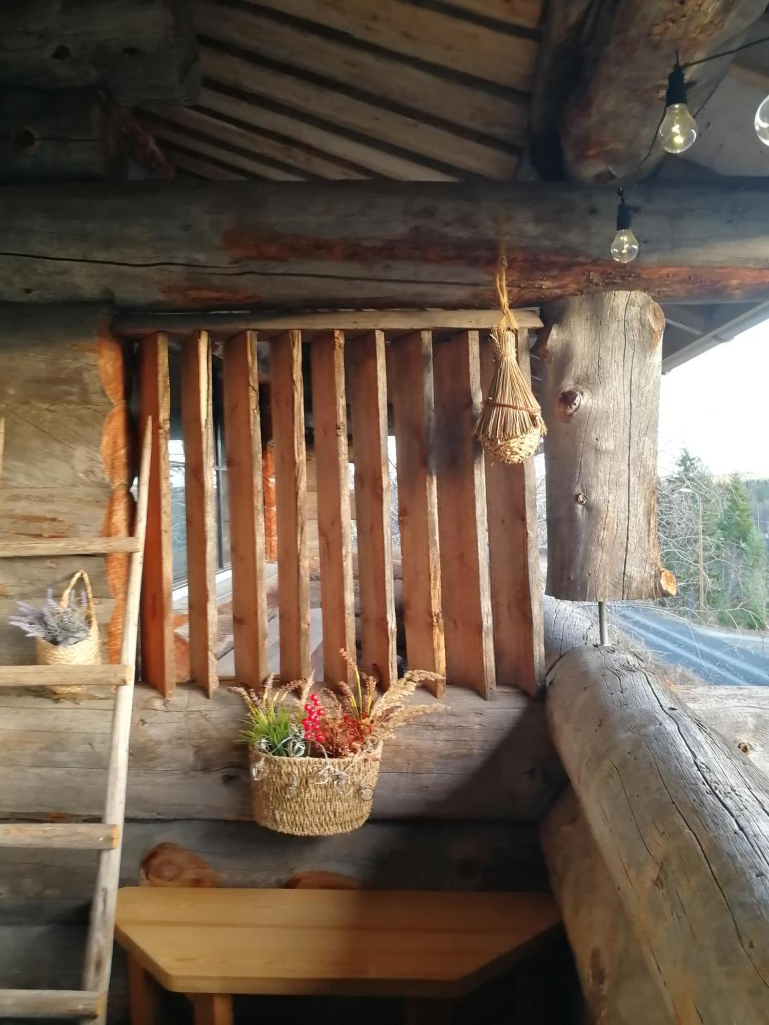 Chill Cave - Logwood Cottage Рука Екстер'єр фото